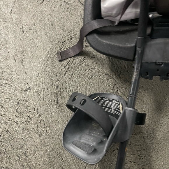 Thule Yepp Maxi Child Bike Seat, Black - Picture 3 of 11